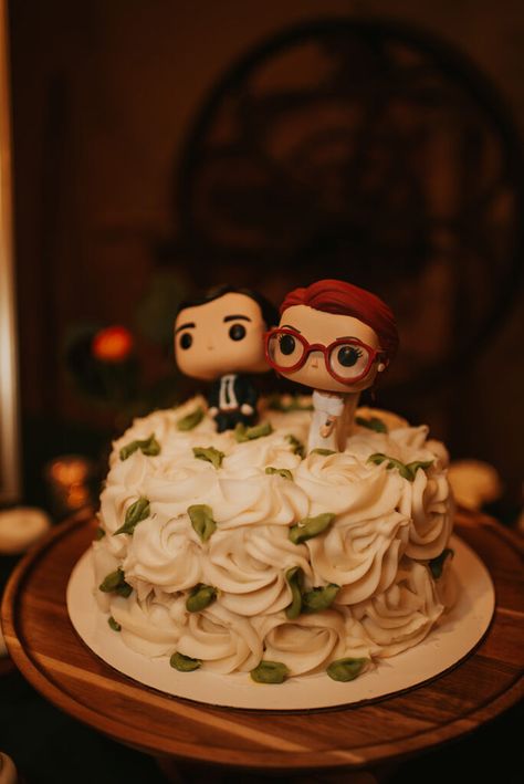 Funko Pop Wedding Cake, Funko Wedding Cake Topper, Funko Pop Cake Topper, Funko Pop Wedding Cake Topper, Cute Cake Toppers Wedding, Funko Pop Cake, Timeless Elegant Wedding, Wedding Timeless, Pop Cake