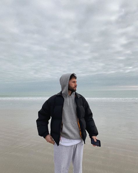 Hoodie Outfit Men Aesthetic, Grey Hoodie Outfit Men, Alice Barbier, Grey Hoodie Outfit, Outfit Men Aesthetic, Smart Streetwear, Fashion Inspo Winter, Indie Outfits Men, So Close Yet So Far