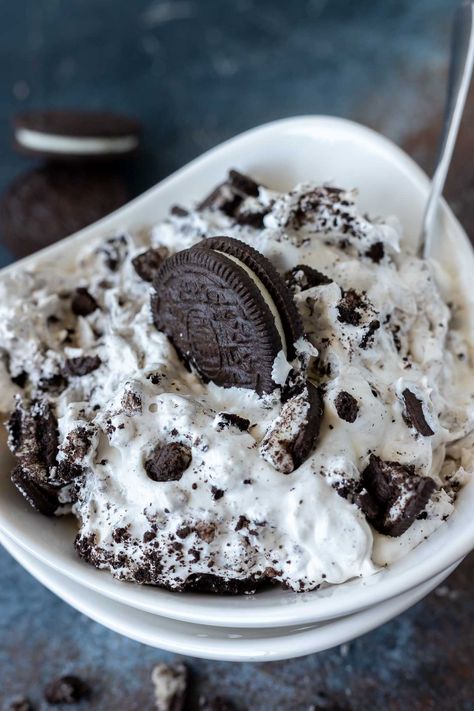 NO BAKE OREO FLUFF DESSERT + WonkyWonderful Oreo Fluff Dessert, Cupcakes Oreo, Oreo Fluff, Oreo Desserts, Cheesecake Oreo, Dessert Oreo, Fluff Recipe, Fluff Desserts, Dessert Simple