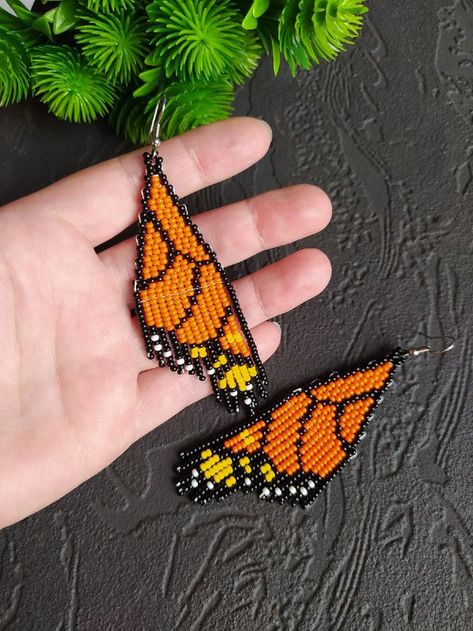 Beaded Monarch Butterfly, Monarch Butterfly Seed Bead Earrings, Monarch Earrings, Butterfly Wing Pattern, Butterfly Wings Pattern, Pony Bead Projects, Wing Pattern, Pony Bead Crafts, Beaded Fringe Earrings