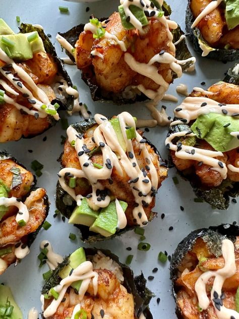 Crispy Shrimp Rice Muffins - Hungry Happens Crispy Shrimp Sushi Cups, Hungry Happens Recipes Salad, Shrimp Seaweed Cups, Shrimp Sushi Bites, Sushi Shrimp Bake, Asian Plates, Rice Muffins, Sushi Healthy, Sushi Bites