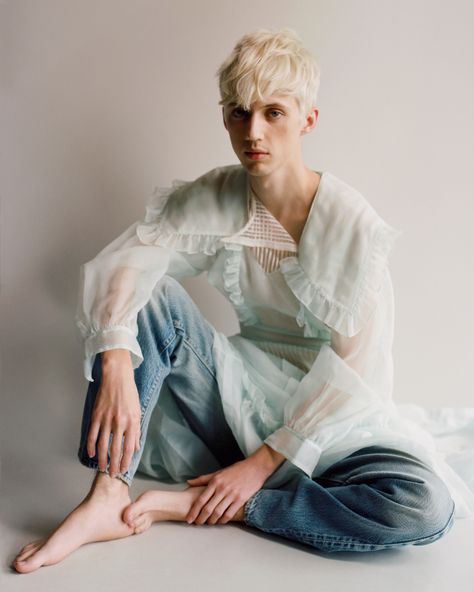 OVERVIEW - SEAN KNIGHT - STYLIST Troye Sivan Songs, Gender Fluidity, Photos Of Men, 1970s Men, Ricky Dillon, Fashion Ads, Joey Graceffa, Casual Menswear, Tyler Oakley