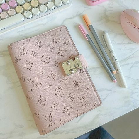 LV Paul Mahina Magnolia Pink MM Agenda Planner Notebook Cover - Pre-owned Cover Louis Vuitton, Planner Louis Vuitton, Kate Spade Planner Organization, Lv Planner, Planner Notebook Cover, Leather Reference, Louis Vuitton Notebook, Louis Vuitton Planner, Lv Agenda