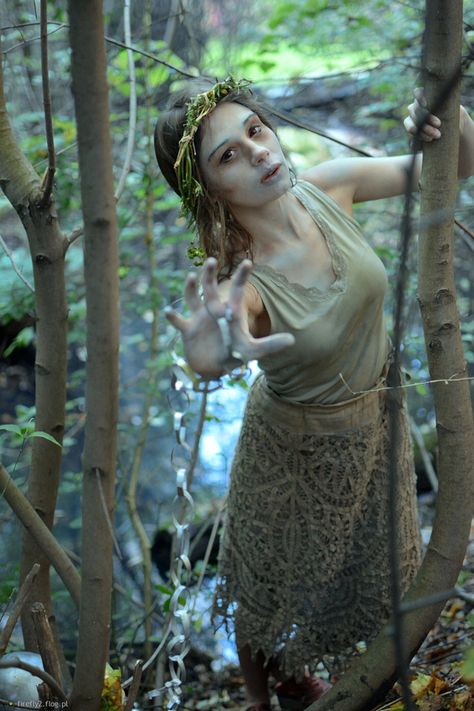 Topielica - rusalka - nymph Rusalka Costume, Rusalka Art, Woodland Witch Costume Wood Nymphs, Mother Nature Costume Makeup Wood Nymphs, Woodland Nymph, Danny Phantom, Costume Ideas, Halloween, Books