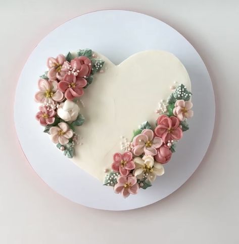 Heart Shape Floral Cake, Heart Shaped Flower Cake, Floral Heart Cake, Heart Shape Cake Designs For Birthday, Heart Cake With Flowers, Wedding Cake With Buttercream Flowers, Heart Shaped Cake Ideas, Heart Shape Cake Designs, Flower Shaped Cake