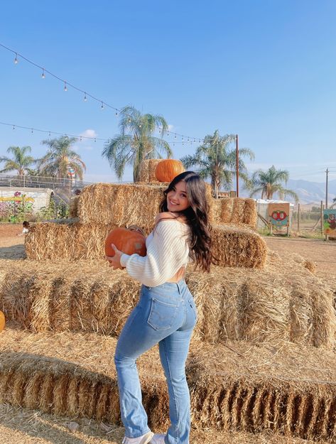 Pumpkin patch outfit Pumpkin Patch Outfit Cowgirl Boots, Cute Fall Pumpkin Patch Outfits, Pumpkin Patch Ootd, Pumpkins Patch Outfit, Pumpkin Patch Pic Ideas, Pumpkin Patch Inspo Pics, Pumpkin Patch Outfit Aesthetic, Cute Outfits For Pumpkin Patch, Pumpkin Patch Photoshoot Outfits