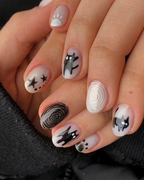 All posts • Instagram Goofy Nails Design, Cat Nails Halloween, Halloween Cat Nails Designs, Gel Nails Short Design, Halloween Short Nails Ideas, Cat Design Nails, Cool Short Nail Designs, Halloween Short Nail Designs, Short Nail Designs Halloween