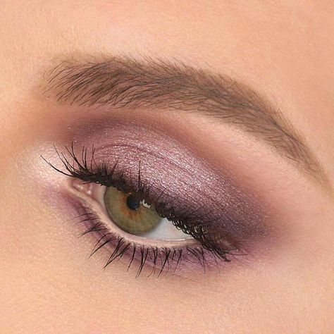 Plum Eye Makeup, Plum Makeup, Mauve Eyeshadow, Magic Pencil, Mauve Makeup, Heather Wedding, Nabla Cosmetics, Daytime Makeup, Soft Eye Makeup