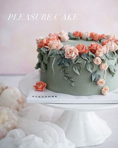 1 Kg Cake Designs, Elegant Birthday Cakes For Women Classy, Celebration Of Life Cake, Women’s Birthday Cake, Mexican Cake Ideas, Pastel Flower Cake, Sugar Cookie Valentines, Flower Decorated Cake, Elegant Floral Cake