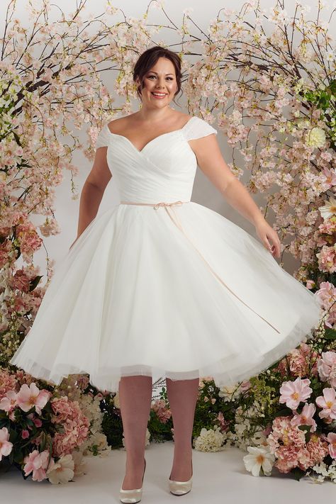 Unique Plus Size Wedding Dresses Tea Length, Plus Size Short Wedding Dresses Vintage, Plus Size Wedding Dresses Tea Length, Short Wedding Dress Elegant Vintage, Wide Neck Wedding Dress, Courthouse Wedding Dress Plus Size Short, Plus Size Tea Length Wedding Dress, Civil Wedding Dresses Plus Size, Plus Size Civil Wedding Dress