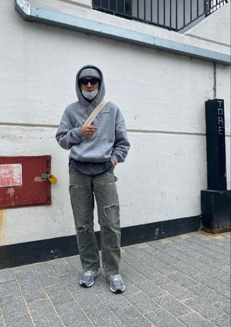 Streetwear New Balance, New Balance 990 Mens Outfit, New Balance Outfit Men Street Styles, New Balance 990v5 Outfit Men, Grey Hoodie Outfit Men Streetwear, 990v5 Outfit Men, Grey New Balance Outfit Men, New Balance 990 Outfit Men, New Balance 992 Outfit