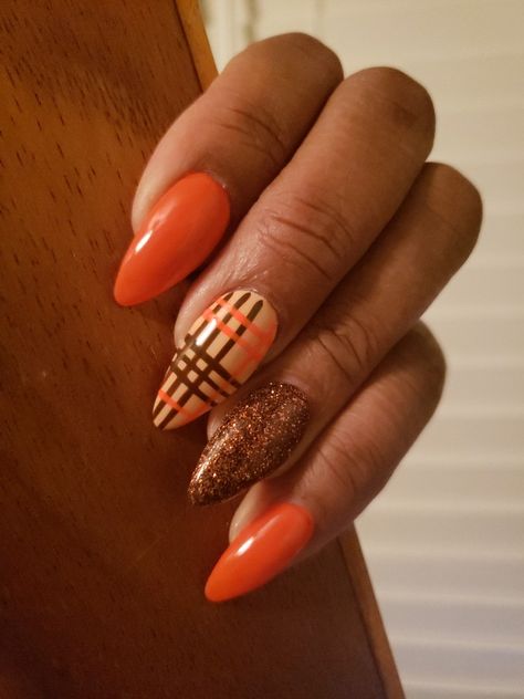 Orange Nails October, Short Oval Nails Autumn, Brown And Orange Ombre Nails, Orange And Brown Nails Fall, Burnt Orange Nails Designs Fall, Brown And Orange Nails Fall, Pumpkin Orange Nails, Orange Brown Nails, Brown And Orange Nails