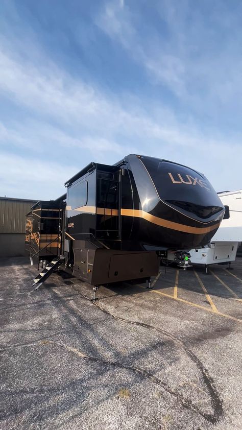 Luxe Fifth Wheels | The Luxe Elite 44FL ready for its new owner. With our 3-inch thick vacuum-bonded walls, we build the best insulated luxury fifth wheel on... | Instagram Fifth Wheel Living, Luxury Rv Living, Luxury Fifth Wheel, Luxury Campers, 5th Wheel Camper, Fifth Wheel Campers, House Community, Truck Bed Camper, Camper Truck