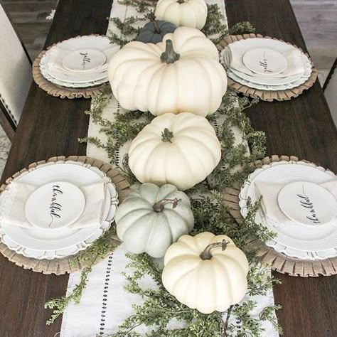 Table Runner Christmas, Rustic Wedding Decorations, Tafel Decor, Neutral Fall Decor, Fall Thanksgiving Decor, Fall Tablescapes, Thanksgiving Table Settings, Thanksgiving Tablescapes, Fall Table Decor