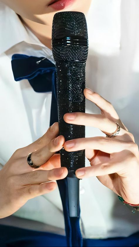 Yoongi Hands, Yoongi's Hands, Music Mic, Microphone Icon, Dream Music, Bts Bulletproof, Army Wallpaper, Everything And Nothing, Music Accessories