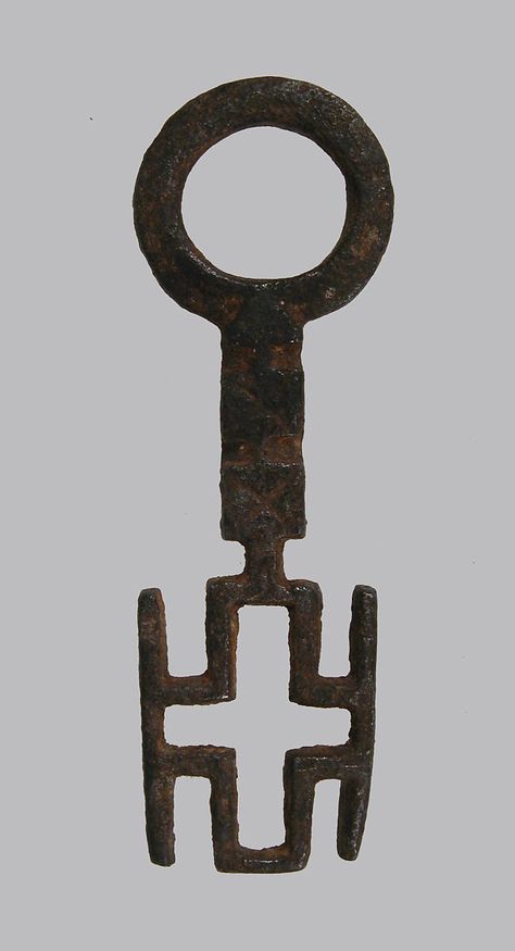 Medieval Logo, Forge Tools, Ancient Key, Antique Shelves, Weird Jewelry, Old Key, Old Keys, Antique Keys, Byzantine Art