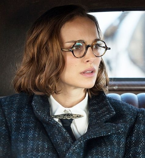 New skill of Natalie Portman in Rebecca Zlotowski’s Planetarium. Olga Kurylenko, Parisienne Chic, Elizabeth Gillies, Lily Rose Depp, Keira Knightley, Wearing Glasses, Tom Hanks, Natalie Portman, 가을 패션