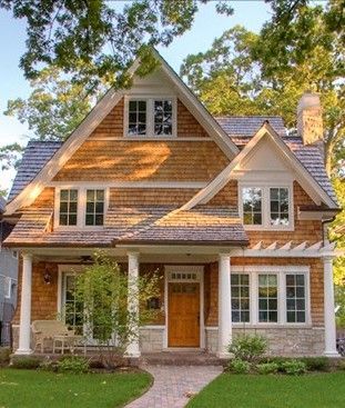 Light Cedar Shake Siding, Shingle Style Homes Exterior, Exterior Siding Ideas, Rustic Cottage Exterior, Craftsman Architecture, Floor Windows, Cottage House Exterior, House Traditional, Siding Ideas