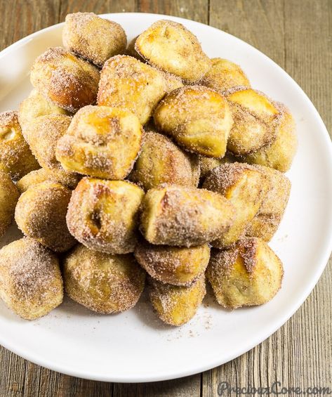 Cinnamon Sugar Bites, Cinnamon Sugar Donut Holes, Cinnamon Bites, Cinnamon Sugar Recipes, Camp Recipes, Biscuit Donuts, Cinnamon Sugar Pretzels, Easy Donut Recipe, Easy Donuts