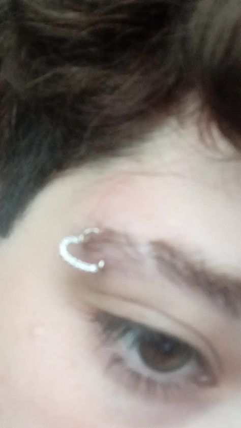 Eyebrow Piercing Jewelry, Heart Piercing, Cool Ear Piercings, Face Piercings, Cool Piercings, Tooth Gem, Facial Piercings, Cute Piercings, Eyebrow Piercing