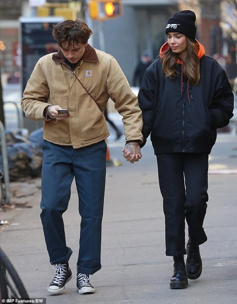 Grunge Girl Outfits, Hana Cross, Carhartt Detroit Jacket, Brooklyn Beckham, Couple Fits, Mens Outfit Inspiration, Mens Fashion Streetwear, Stylish Mens Outfits, Girls Summer Outfits