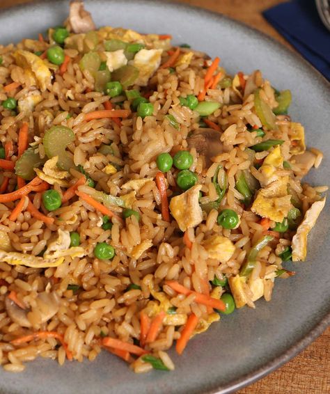 Enjoy the flavors of restaurant fried rice in this quick skillet side dish recipe. Sir Fry Recipes, Restaurant Fried Rice, Thanksgiving Fruit, Pantry Recipes, Budget Friendly Dinner, Food Pantry, How To Cook Eggs, Rice Dishes, Better Homes