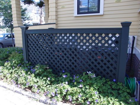 Lattice fence painted charcoal grey can hide an AC unit or trash canisters beautifully. Air Conditioner Screen, Air Conditioner Hide, Lattice Fence, Front Yard Fence, Easy Landscaping, Modern Fence, Metal Fence, Traditional Landscape, Backyard Fences