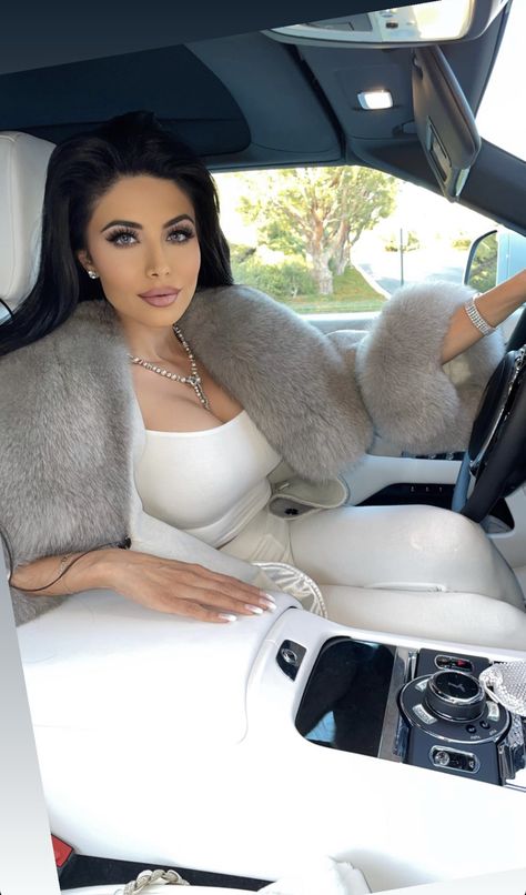 Leyla Milani, Fur Collar Coat, Long Coat Women, Collar Coat, Fur Coats Women, Collared Coat, Fur Fashion, Dreams Come True, Classy Women