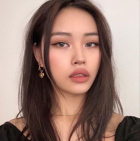 Simple Makeup Looks Natural Asian, Makeup Matte Looks, Easy Asian Makeup, Asian Makeup Looks Natural, Dark Asian Makeup, Soft Nude Makeup, Natural Makeup Asian, Dark Autumn Makeup, Makeup Looks Asian