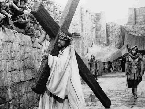 Jesus Carrying Cross, Bergman Film, Hannah And Her Sisters, Jesus Movie, Carrying The Cross, Max Von Sydow, Ingmar Bergman, Hbo Game Of Thrones, Bond Films