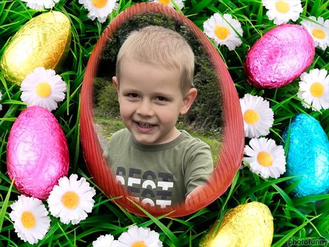 Photomontage to put your image inside an Easter egg Click to make with your photo. Christmas Postcards, Christmas Cards Photo, Photo Editor Free, Cards Birthday, Christmas Postcard, Christmas Photo Cards, Love Cards, Free Photo, Your Photo