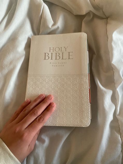 Bible Essentials, Gods Princess, Cute Bibles, Bible King James Version, Bible Love, Christian Girl, Bible Motivation, Christian Bible Quotes, Prayer Board