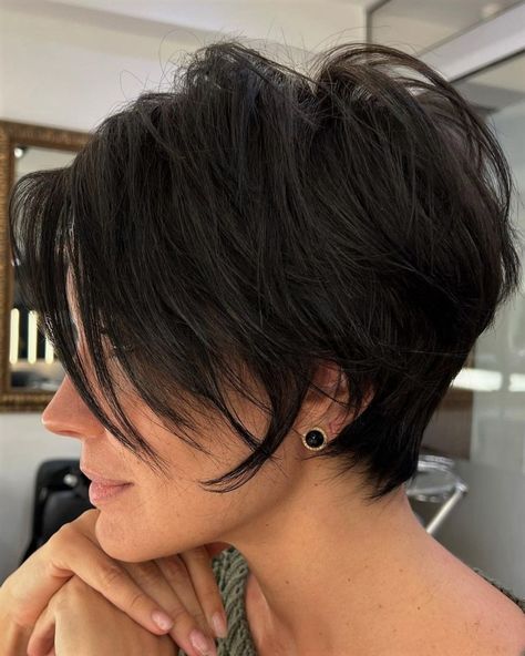 Pixie Cut with Bangs and Thinned-Out Ends Very Short Bangs, Very Short Pixie Cuts, Kort Bob, Short Blonde Pixie, Curly Pixie Hairstyles, Short Curly Pixie, Longer Pixie Haircut, Pixie Cut With Bangs, Cut Hairstyles