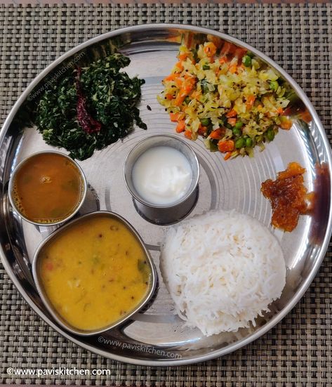 Veg Thali Indian Simple, South Indian Lunch Menu Ideas, South Indian Thali Vegetarian, Indian Thali Vegetarian, South Indian Lunch Recipes, South Indian Meals, Lunch Indian, South Indian Lunch, Lunch Menu Ideas