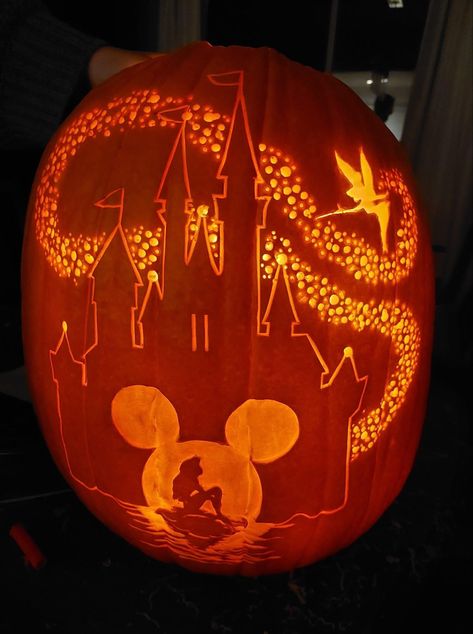 Pretty Carved Pumpkins Ideas, Pumpkin Carving Ideas Little Pumpkins, Pumkin Carving Disney Castle, Cool Pumpkin Carving Ideas Disney, Pumpkin Carving Ideas Medium Difficulty, Cute Disney Pumpkin Carving Ideas, Mike And Sully Pumpkin Carving, Pumpkin Carving Designs Disney, Cartoon Character Pumpkin Carving