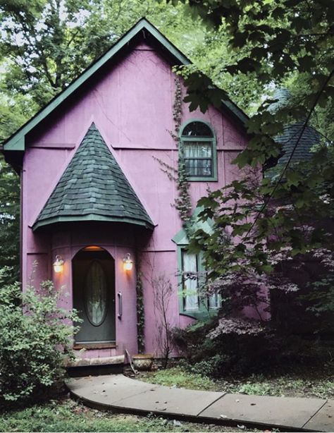 Home Sweet Hell, Lavender House, Witchy House, Pretty Houses, Cute Little Houses, Dorm Storage, Purple Home, Pink House, Watercolor Ideas