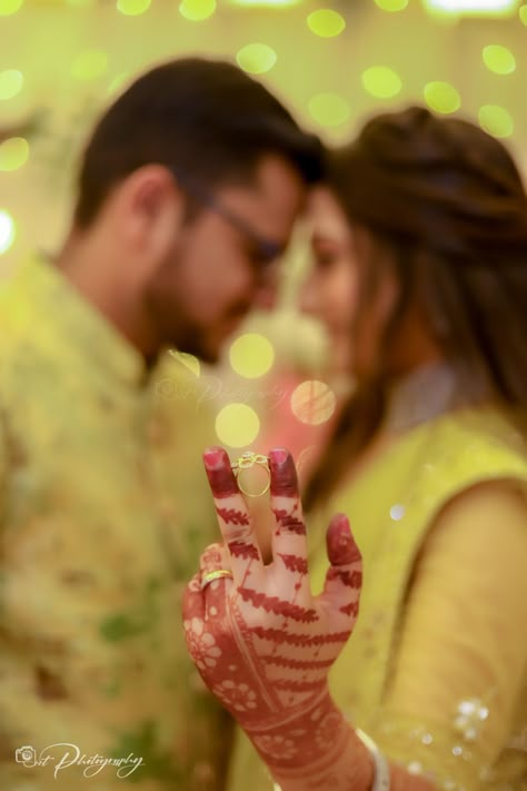 Ring Ceremony Photos, Engagement Ceremony Poses, Ring Ceremony Photography Bride, Bride Ring Ceremony Pose, Ring Seremani Poses, Ingejment Couple Pic, Ringceremony Pose, Ring Ceremony Poses Indian, Ring Ceremony Photography Engagement Photos