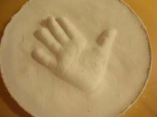 Kindergarten Kids: Mother's Day Plaster of Paris Handprints Mother's Day Projects, Footprint Crafts, Diy Bebe, Plaster Of Paris, Handprint Crafts, Salt Dough, Mothers Day Crafts, Baby Art, Play Doh