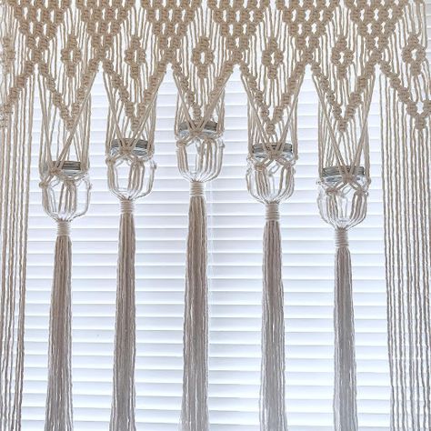 free macrame curtain patters Macrame Curtain Diy, Curtains Holder, Door Curtains Diy, Macrame Door Curtain, Free Macrame Patterns, Macrame Plant Hanger Patterns, Plant Kitchen, Simple Macrame, Living Room Curtains