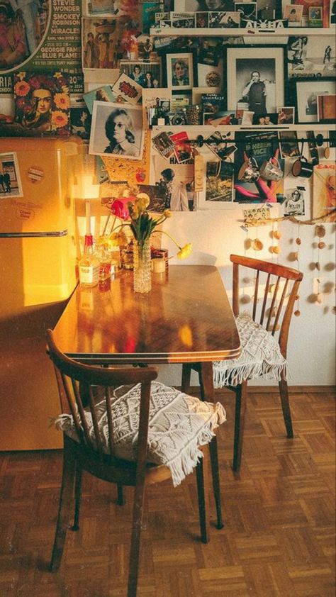 Neon Cottagecore Aesthetic, Lived In Apartment Aesthetic, Cozy Eclectic Kitchen, Cluttered Kitchen Aesthetic, Cozy Eclectic Apartment, Small Eclectic Kitchen, 90s House Aesthetic, Maximalist Studio Apartment, Whimsical Dining Room