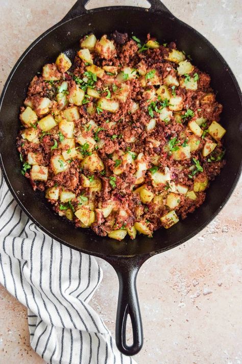 10 Easy Hash Recipes To Use up Every Kind of Leftover Corn Beef Hash, Roast Beef Hash, Hash Recipes, Beef Hash Recipe, Leftover Pork Roast, Corned Beef Hash Recipe, Homemade Corned Beef, Boiled Dinner, Corn Beef