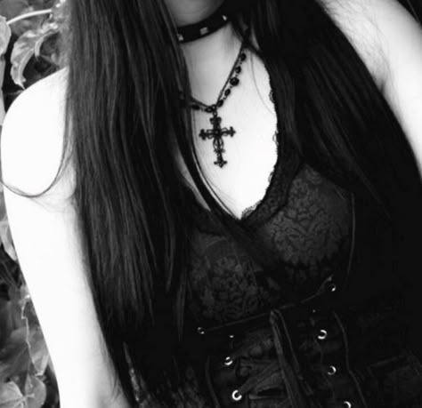 Goth Outfit Inspo, Gothic Culture, Vampire Goth, Dark Grunge, Romantic Goth, Gothic Aesthetic, Metal Girl, Estilo Punk, Goth Aesthetic