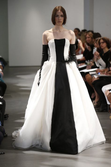 New-York-Bridal-Week---Vera-Wang-Collection-17 Black And White Dresses, Vera Wang Bridal, Vera Wang Collection, Vera Wang Wedding, Wedding Dresses Vera Wang, Wedding Dresses 2014, Catwalk Collection, Bridal Fashion Week, White Dresses