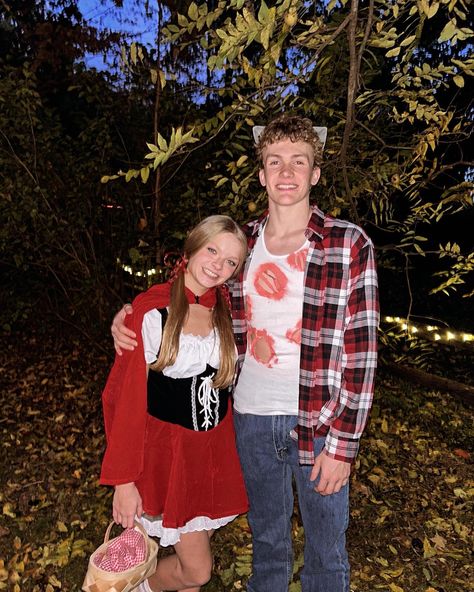 Little red riding hood and big bad wolf Little Red And Wolf Costume Couple, Red Hood Costume, Big Bad Wolf Costume, Red Head Halloween Costumes, Little Red Riding Hood Halloween, Disney Princess Halloween Costumes, Best Couples Costumes, Halloween Parejas, Cute Couple Halloween