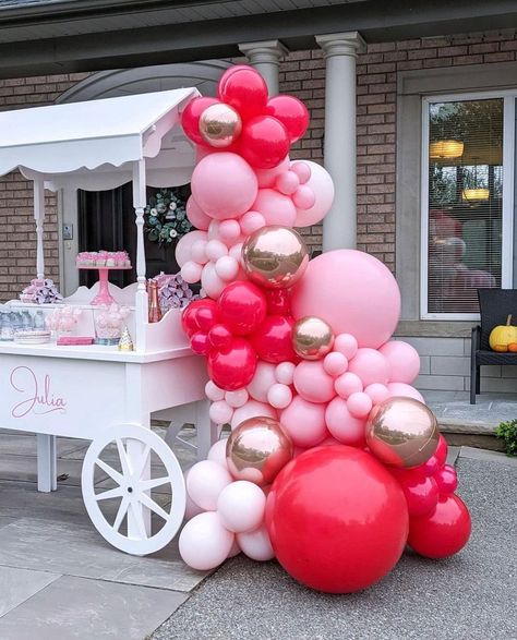 736 Likes, 4 Comments - INSPIRATION💕 IDEAS💕 BALLOONS 💕 (@make_a_wish_ua) on Instagram: “Photo: @makeitpopdecor 💫 ⠀ Keep calm and stay inspired 💕 ⠀ ➡️ @make_a_wish_ua for more inspiration💕…” Candy Cart With Balloon Garland, Candy Cart Balloon Garland, Candy Cart With Balloons, Barbie Candy Table, Cart With Balloons, Burgundy Baby Shower, Balloon Displays, Sweet Cart, Candy Tables