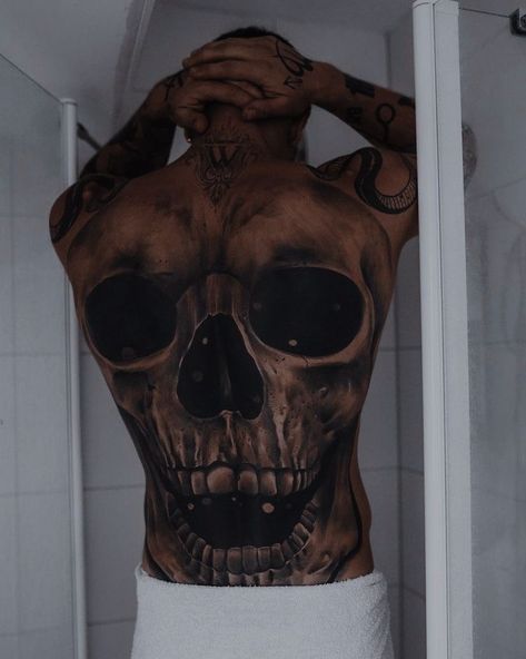 Skull Back Tattoo, Spooky Tattoo Ideas, Back Piece Tattoo Men, Mens Face Tattoos, Willi Whey, Tattoo Homme, Full Chest Tattoos, Skull Sleeve Tattoos, Skull Sleeve