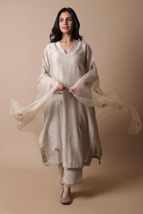 Shop for Rhua India Beige Afsa Flower Mukaish Embroidered Kurta Set for Women Online at Aza Fashions Linen Kurta Designs For Women, Georgette Kurta Designs, V Neck Kurti Design, Mukaish Embroidery, Organza Kurta, Suits For Women Indian, Beige Kurta, Mukaish Work, Basic Dress Pattern