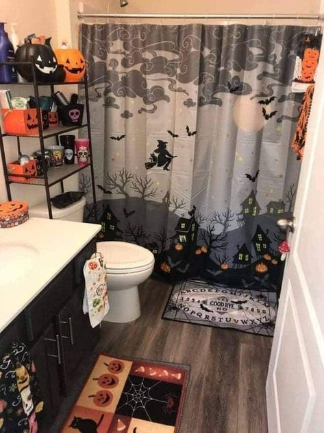 Halloween Bathroom Decorations, Wc Decoration, Halloween Decorations Apartment, Halloween Bathroom Decor, Halloween Bedroom Decor, Halloween Bathroom, Halloween Bedroom, Casa Halloween, Halloween Room Decor