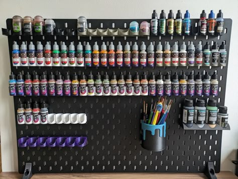 Lightweight 3D printed Paint holders for IKEA Skadis pegboard made to perfectly organize your colors from Vallejo, Army Painter, Green Stuff World or any other 17 to 18ml bottle. Choose the option you need and organize your colors as professionals. Pegboard pins are made with extreme precision and will fit perfectly into the SKADIS pegboard. Our 3D prints are set for high durability and prints are delivered to the customers in best possible quality. Each holder have 6 strong locking pins for max Craft Room Supplies, Ikea Art Studio, Extroverted Thinking, Art Room Organization, Hobby Room Design, Pegboard Craft Room, Craft Room Organization Storage, Skadis Pegboard, Ikea Pegboard