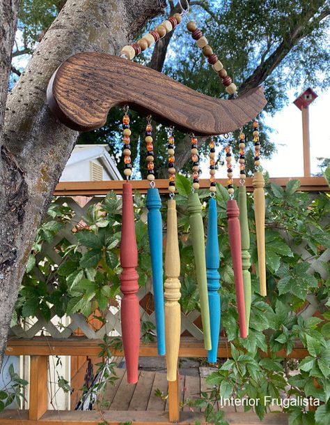 How to repurpose salvaged spindles and an arm from an old wooden chair into rustic outdoor chair spindle wind chimes that cost very little to make. Rustic Outdoor Chairs, Spindle Crafts, Old Wooden Chairs, Antique Wooden Chairs, Wooden Wind Chimes, Diy Water Feature, Solar Water Fountain, Summer Wind, Diy Garden Fountains